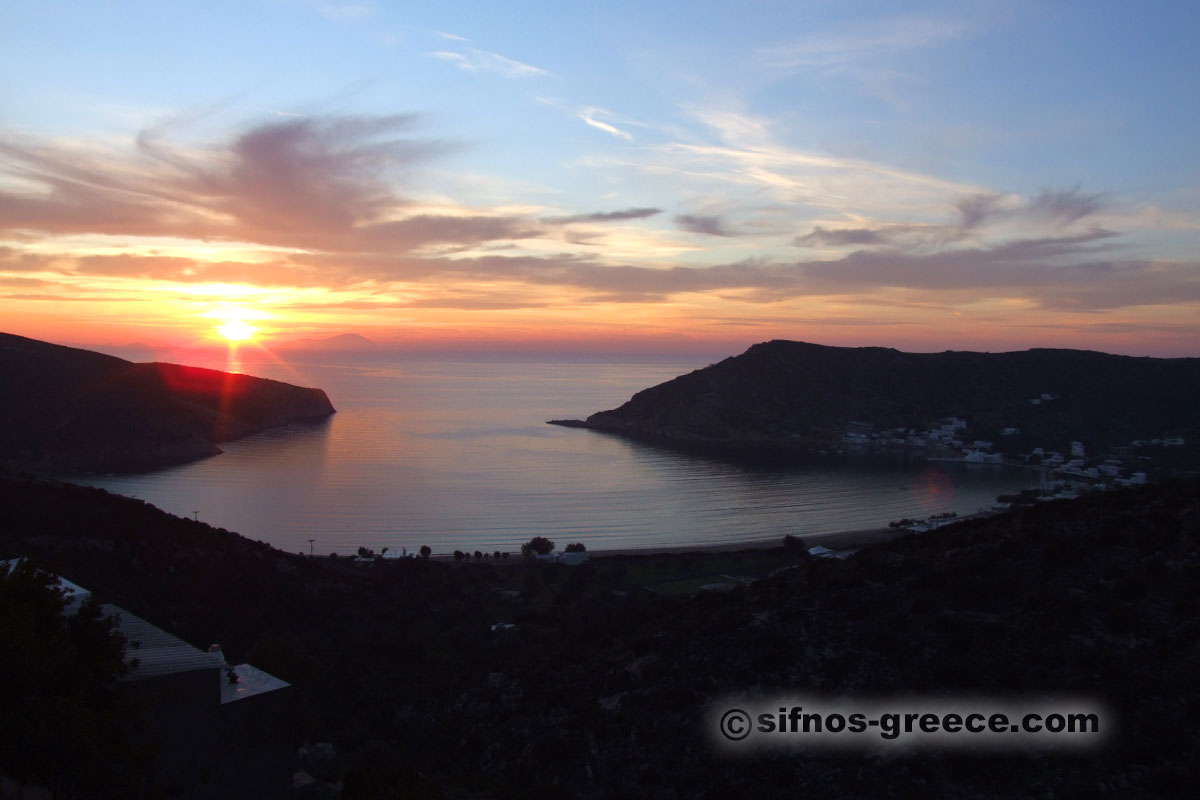 Die Sonne untergeht in Vathi
