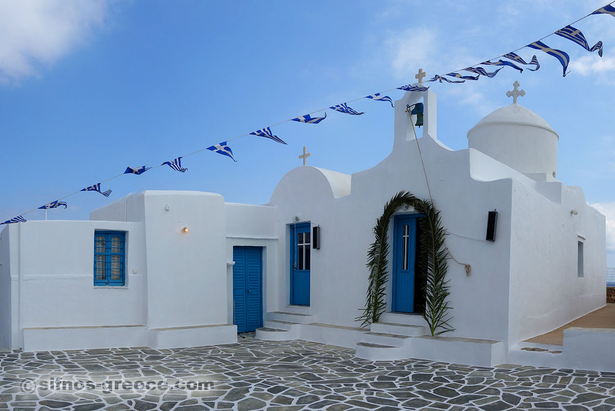 Die Kirche von Stavros dekoriert für das Fest in Sifnos