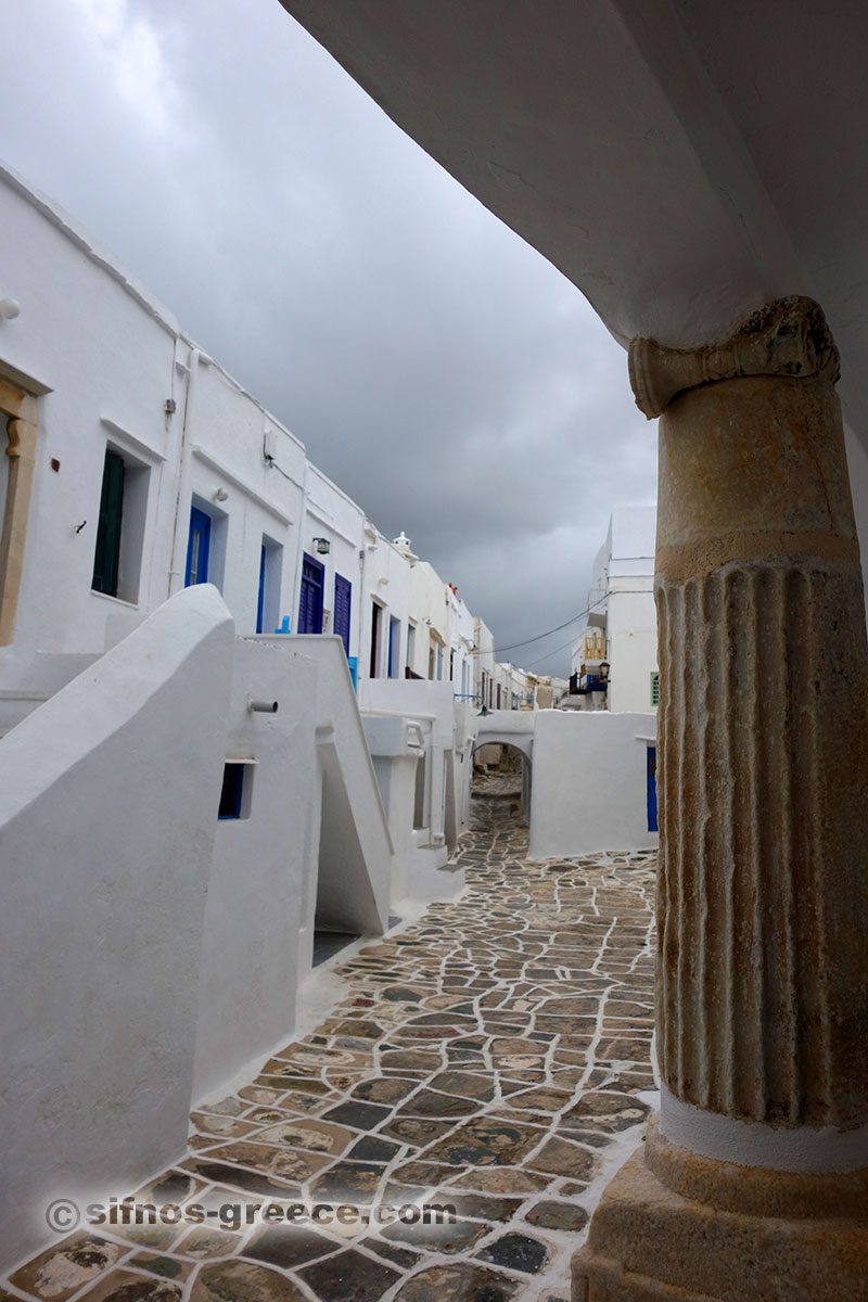 Der zentrale Platz von Kastro